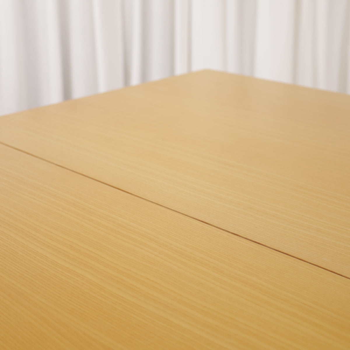 Artek H92 extendable ash dining table by Alvar Aalto, table and finish detail