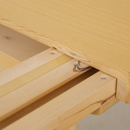 Artek H92 extendable ash dining table by Alvar Aalto, extension mechanism detail