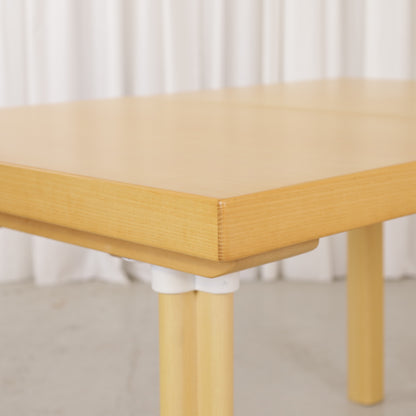 Artek H92 extendable ash dining table by Alvar Aalto, table and finish detail