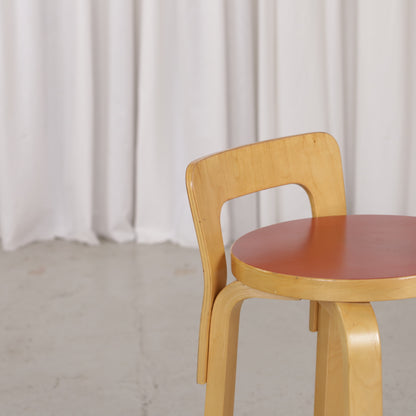 Detail of veneer wear on one Artek K65 backrest