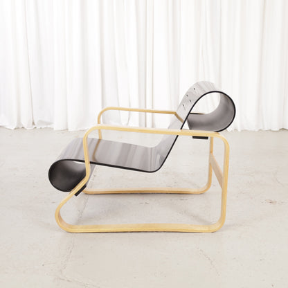 Alvar Aalto Paimio 41 lounge chair — full side view