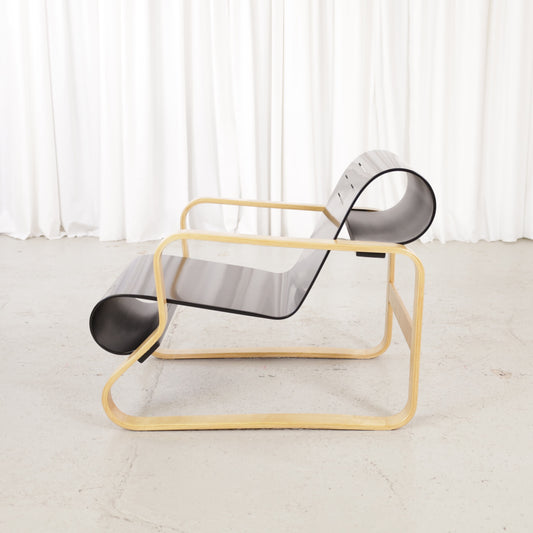 Alvar Aalto Paimio 41 lounge chair — full side view