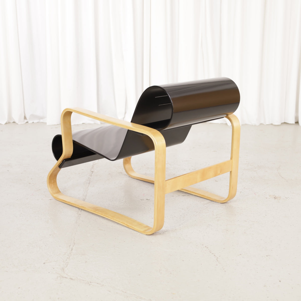 Alvar Aalto Paimio 41 lounge chair — angled rear view