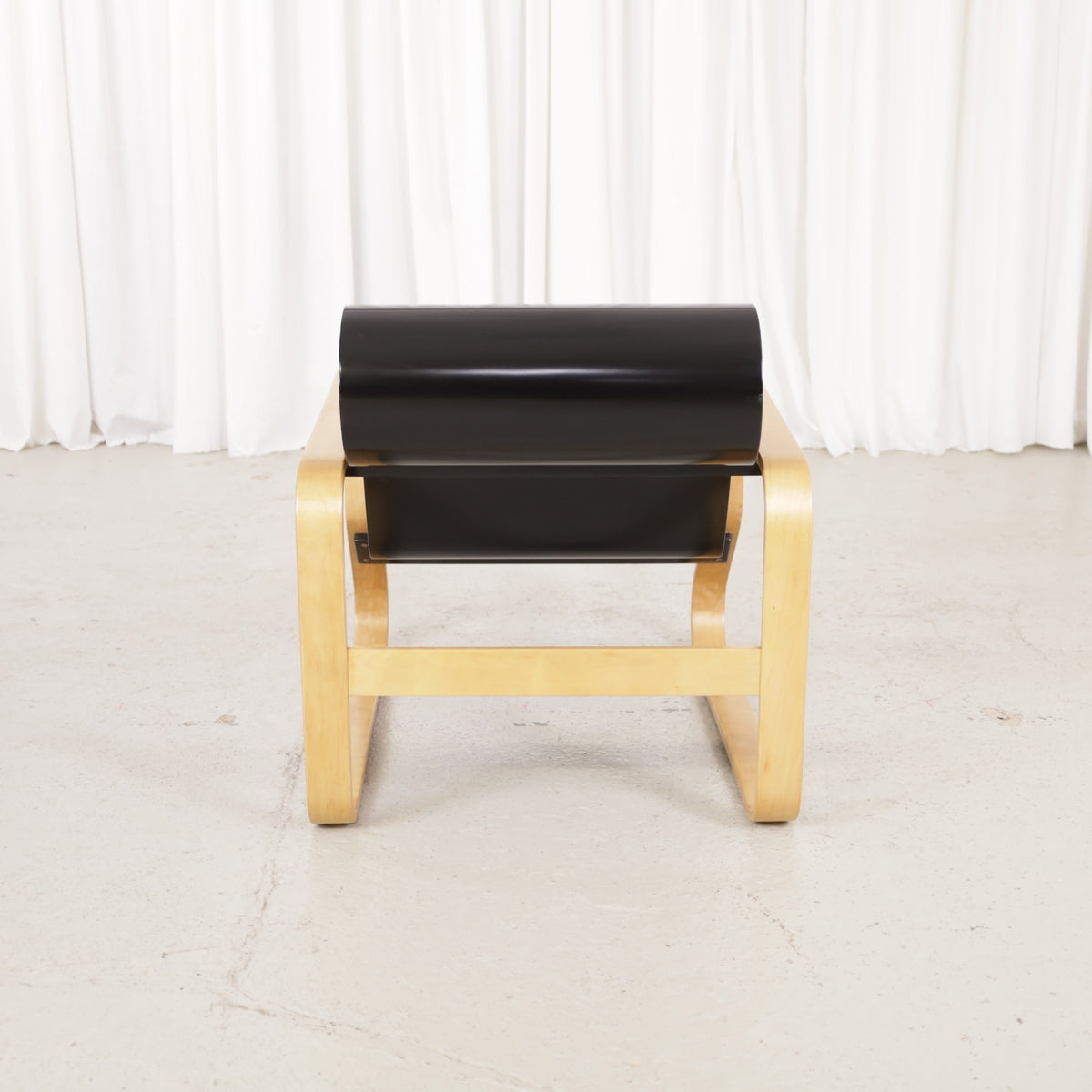 Alvar Aalto Paimio 41 lounge chair — rear view