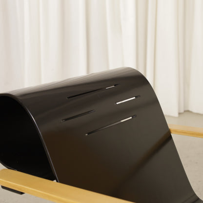 Alvar Aalto Paimio 41 lounge chair — ventilation slots in the black plywood backrest