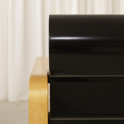Alvar Aalto Paimio 41 lounge chair — black lacquered backrest detail