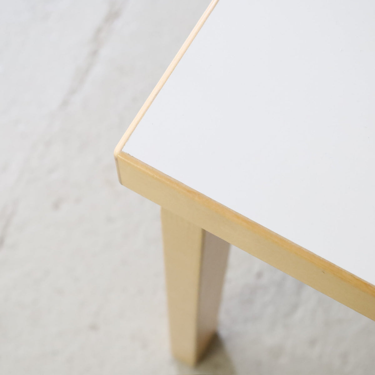 Artek Table 83 in White Laminate by Alvar Aalto, artek Table 83 white laminate edge and birch frame detail