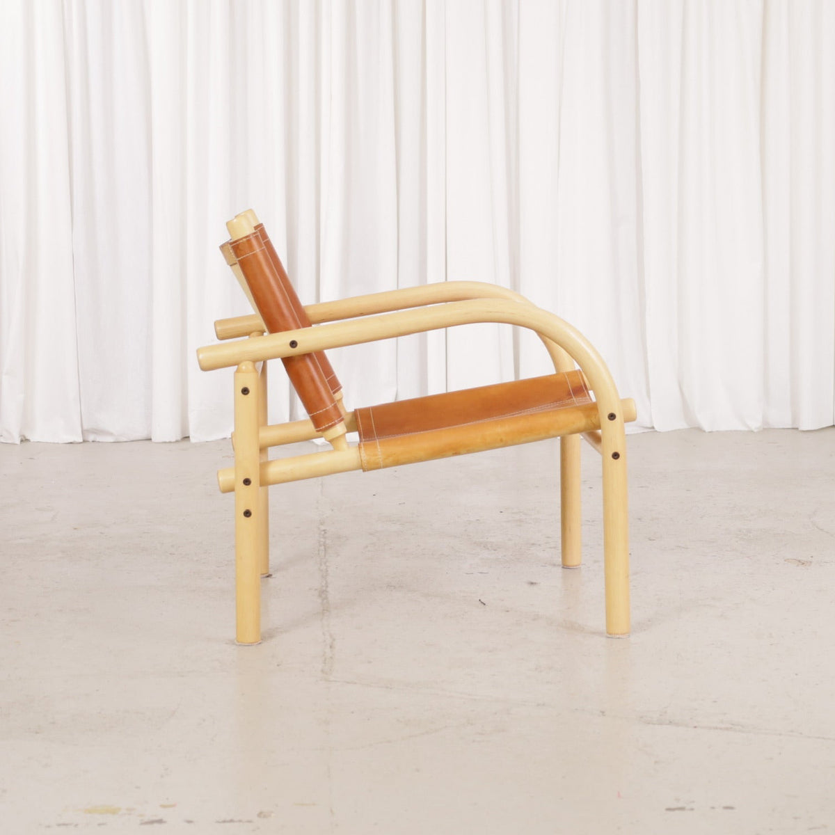 Ben af Schultén Safari 411 Lounge Chair in Patinated Leather for Artek, ben af Schultén Safari armchair in leather, view 6