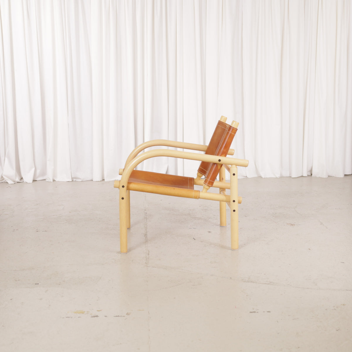 Ben af Schultén Safari 411 Lounge Chair in Patinated Leather for Artek, ben af Schultén Safari armchair in leather, view 2
