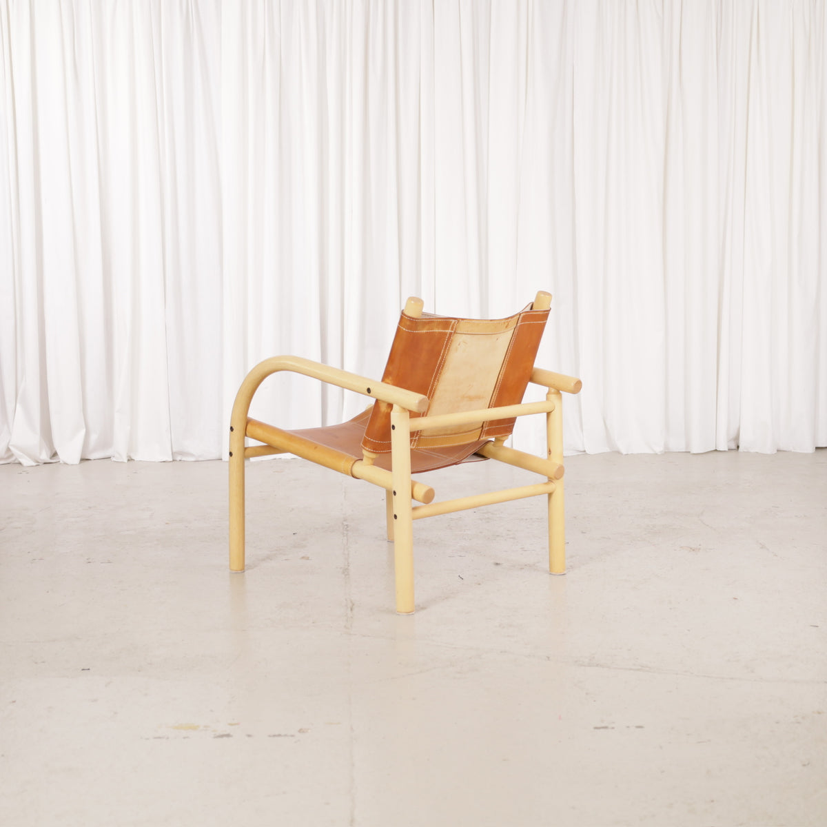 Ben af Schultén Safari 411 Lounge Chair in Patinated Leather for Artek, ben af Schultén Safari armchair in leather, view 3