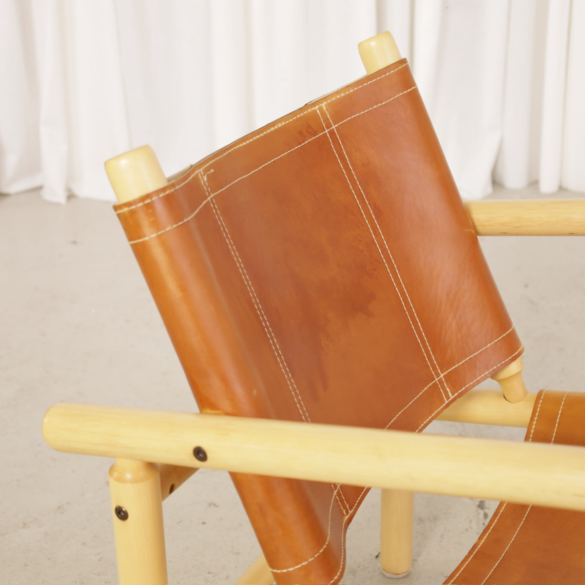 Ben af Schultén Safari 411 Lounge Chair in Patinated Leather for Artek, ben af Schultén Safari armchair in leather, view 16