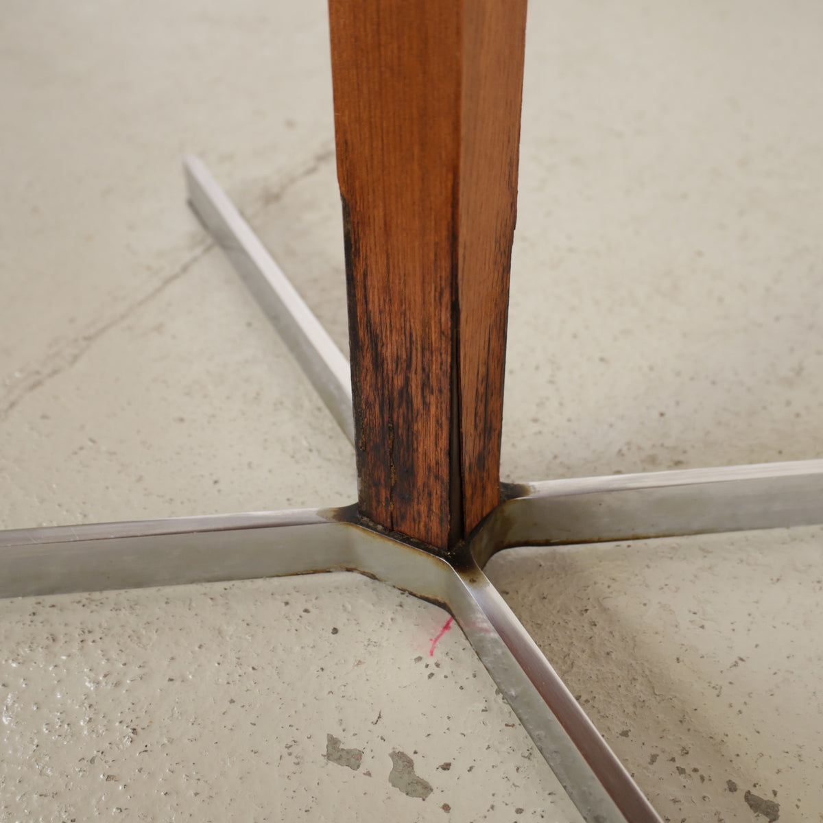 Vintage height-adjustable table with teak top and chrome base — surface, base or mechanism detail