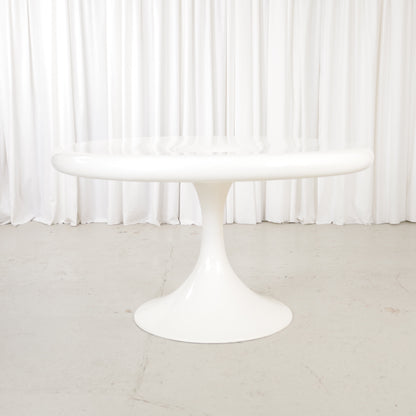 White Eero Aarnio Kanttarelli dining table for Asko, table and surface detail
