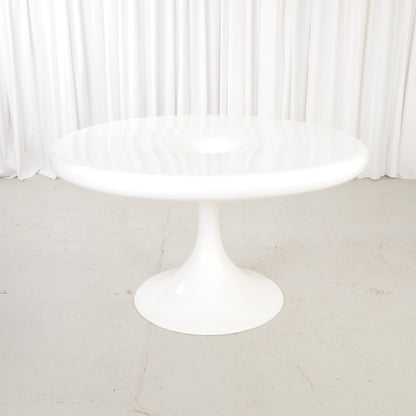 White Eero Aarnio Kanttarelli dining table for Asko, table and surface detail