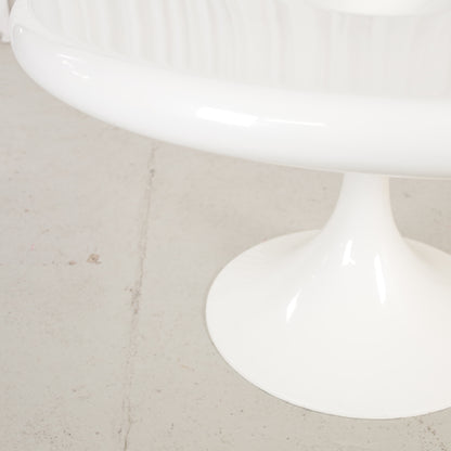 White Eero Aarnio Kanttarelli dining table for Asko, table and surface detail