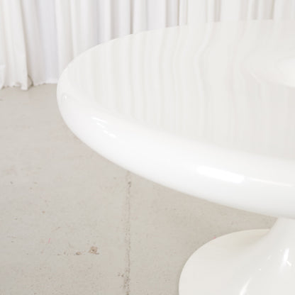 White Eero Aarnio Kanttarelli dining table for Asko, table and surface detail