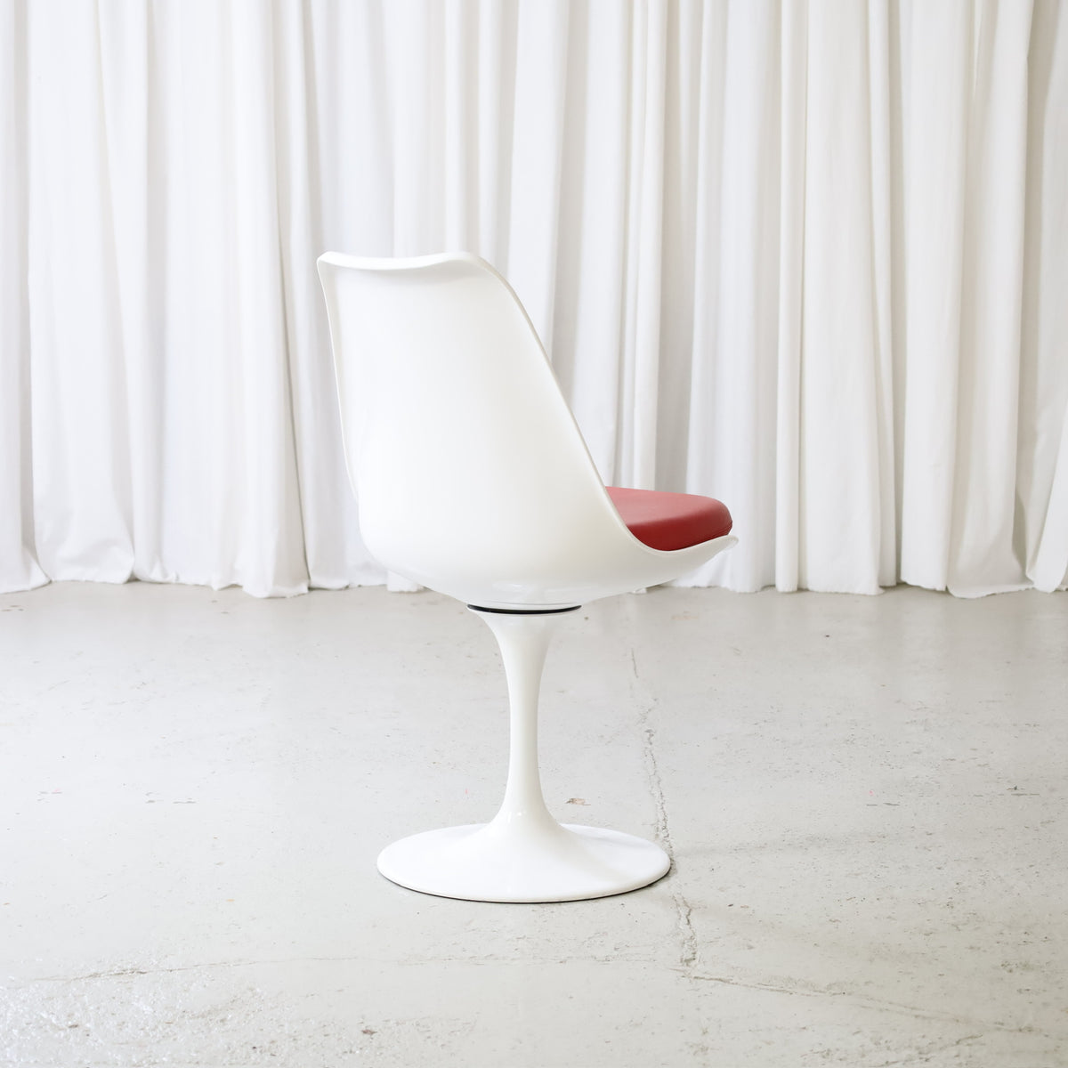 Eero Saarinen Tulip Chair by Rudi Italia, Red Leather, rudi Bonzanini Tulip chair, rear view