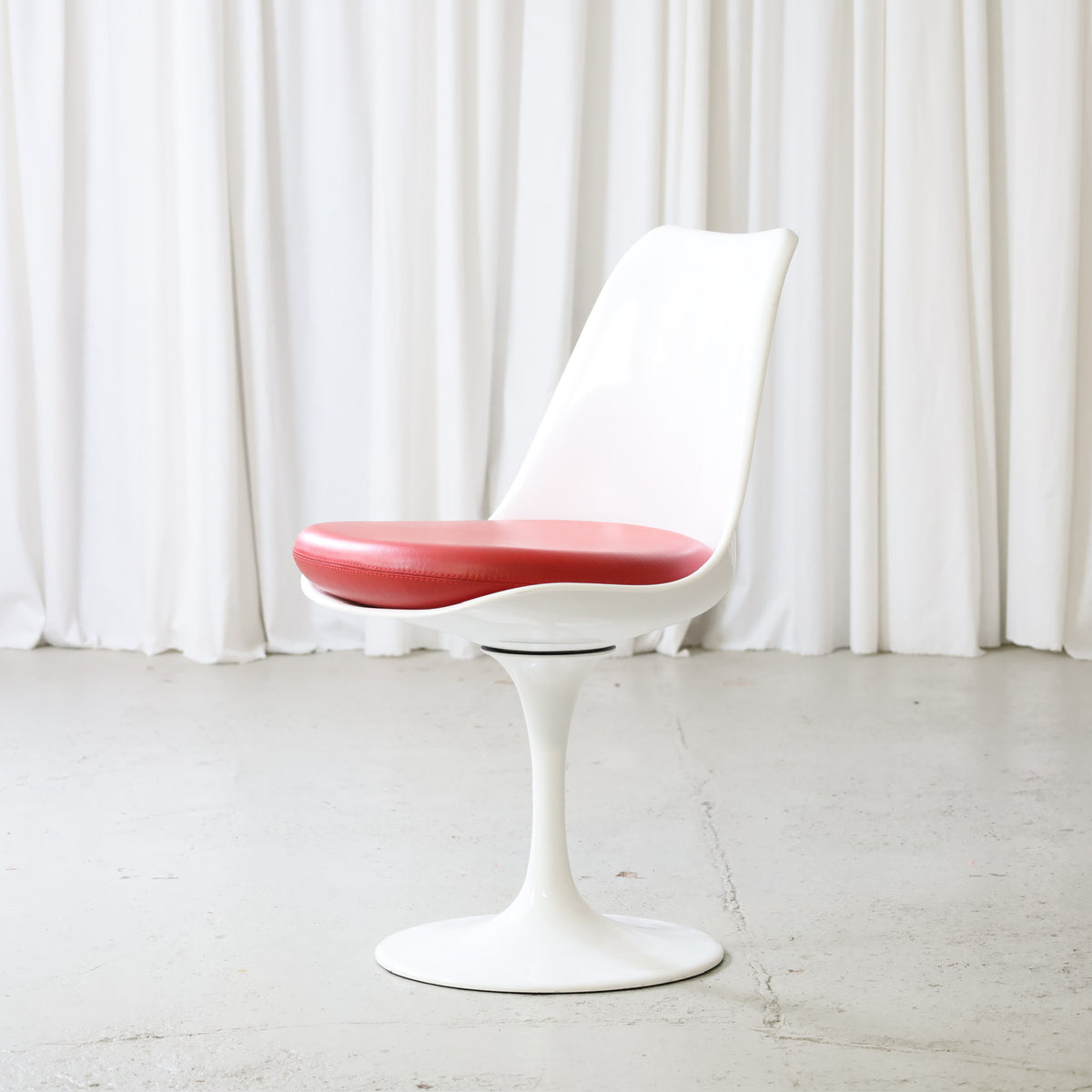 Eero Saarinen Tulip Chair by Rudi Italia, Red Leather, eero Saarinen Tulip chair by Rudi Bonzanini, front angled view