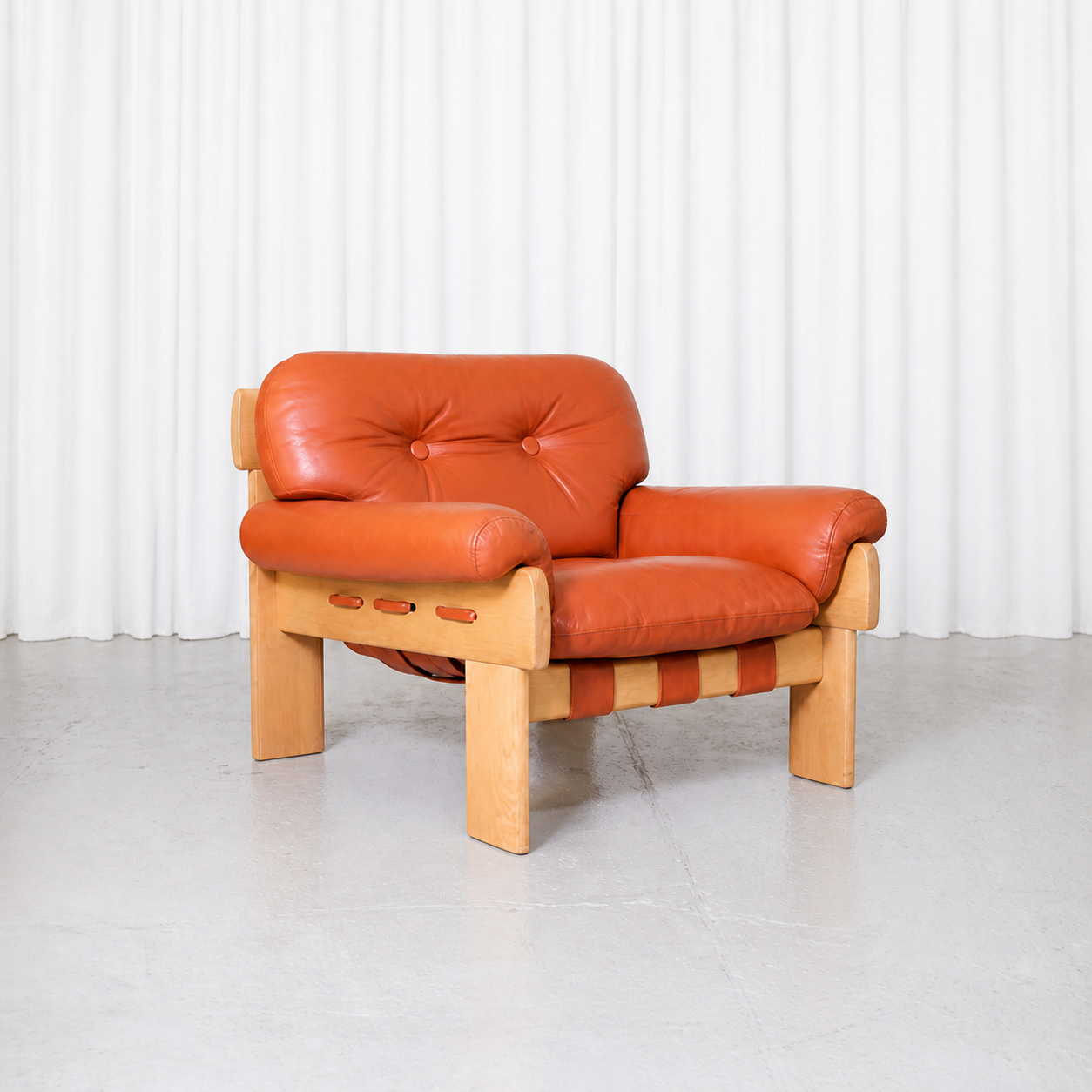 Esko Pajamies Africa armchair in cognac leather, front view
