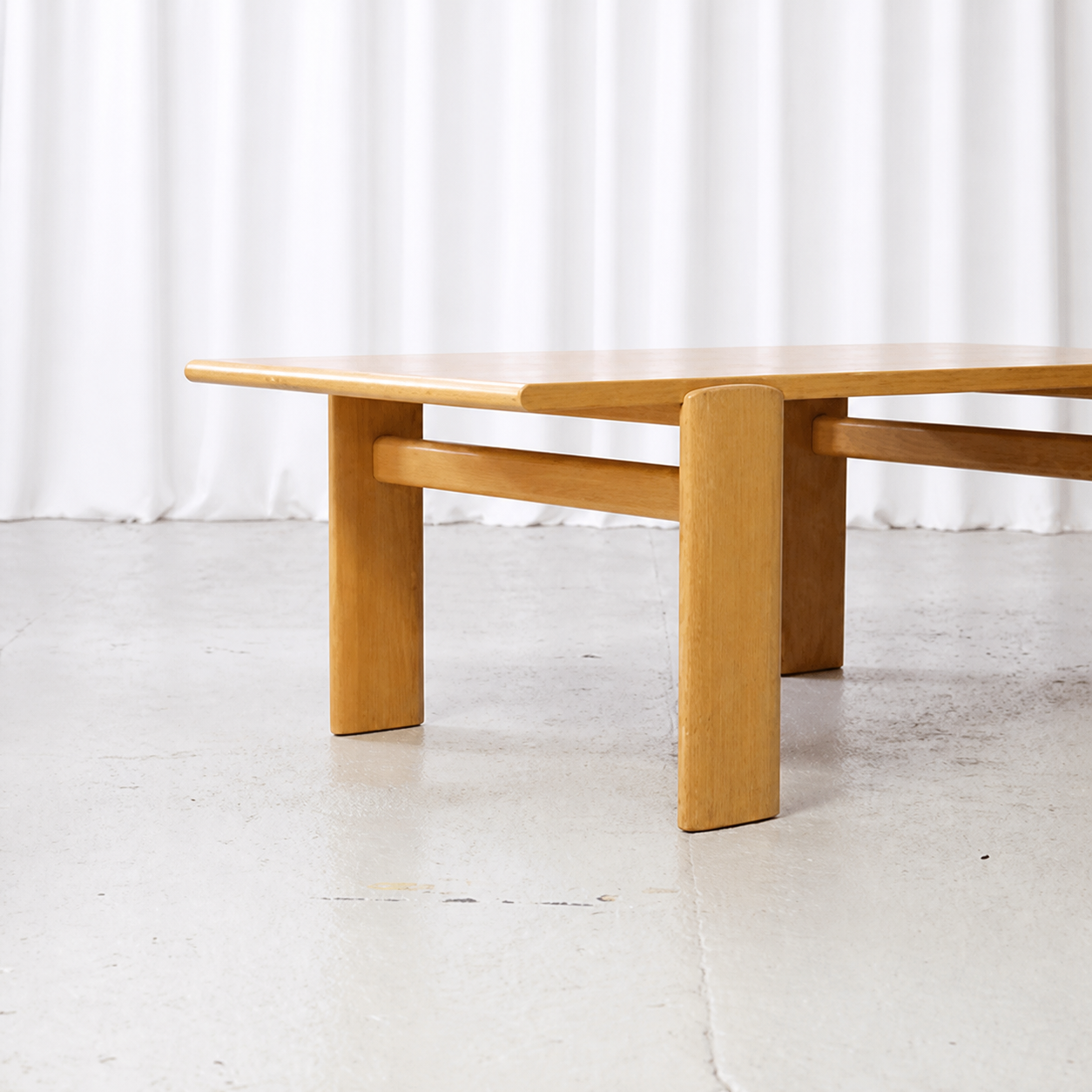 Side view of the Esko Pajamies Africa pine coffee table