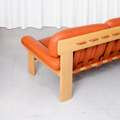 Africa sofa oak frame and leather support straps detail