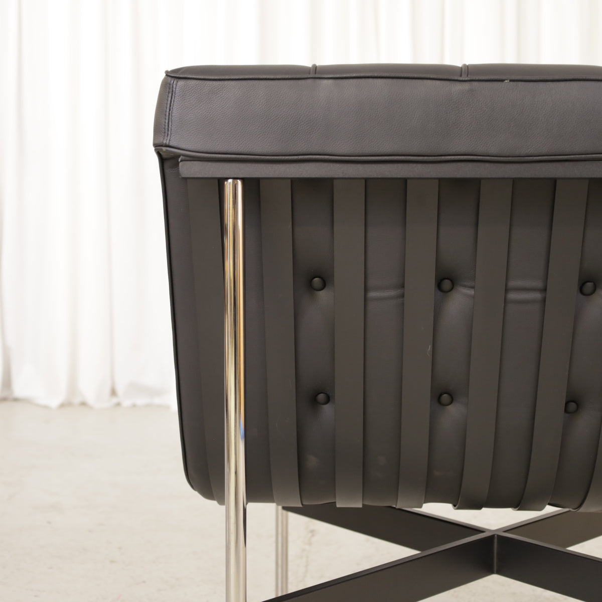 ICF New York lounge chair in black leather, buttoned leather and frame detail