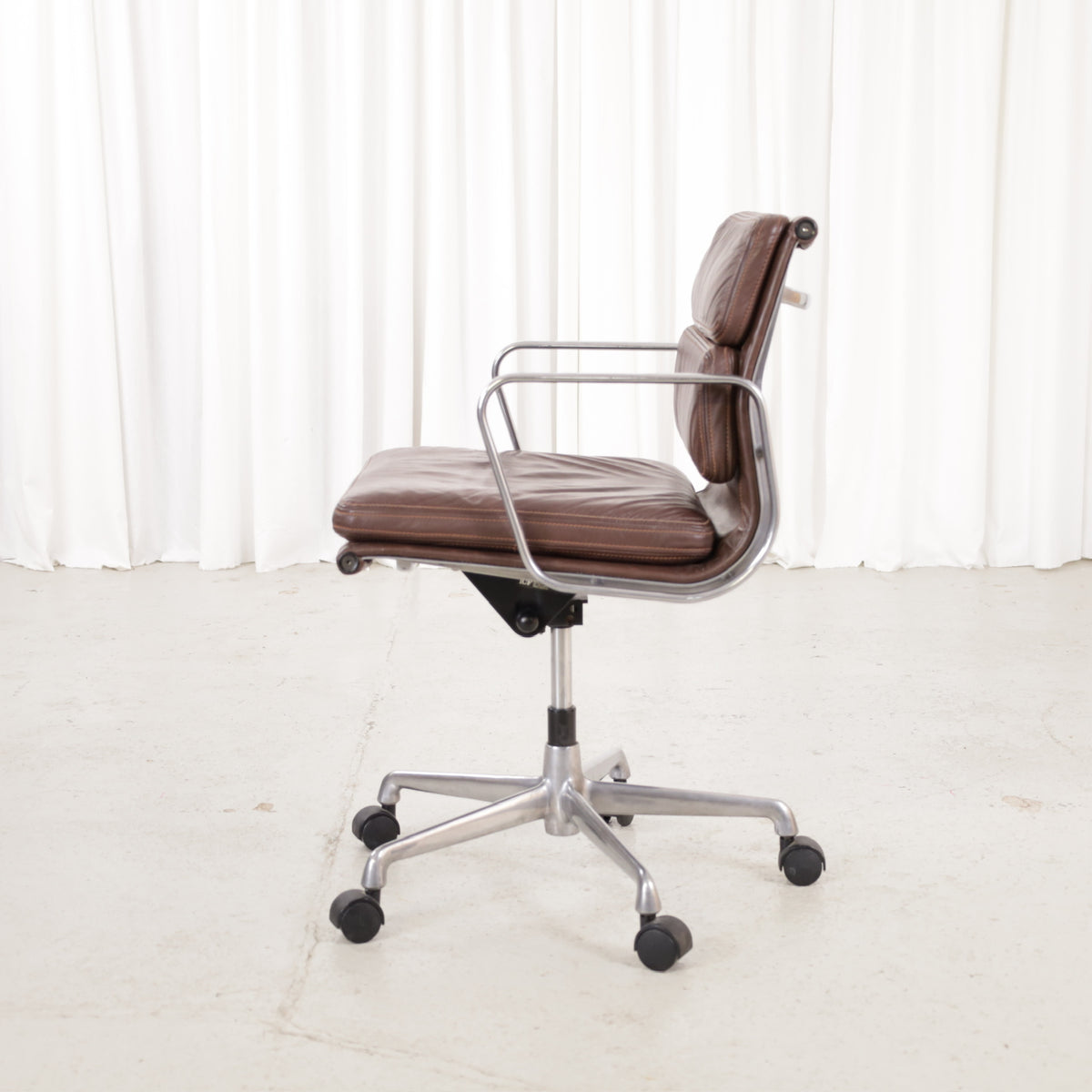 Side profile of the ICF Soft Pad chair with castors
