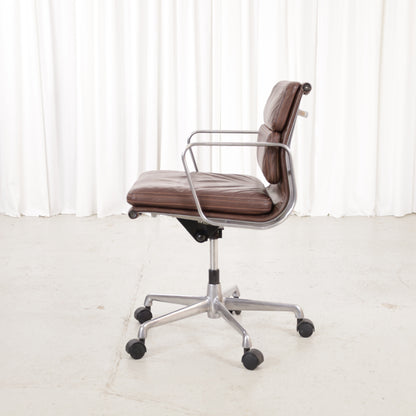 Side profile of the ICF Soft Pad chair with castors