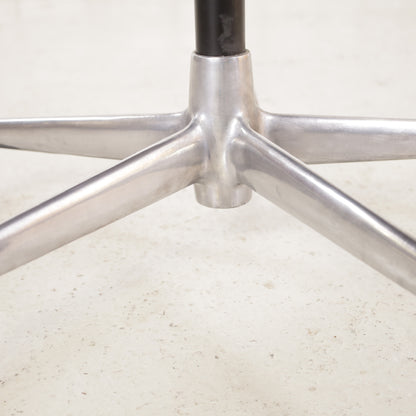 Metal base detail of the ICF Soft Pad chair