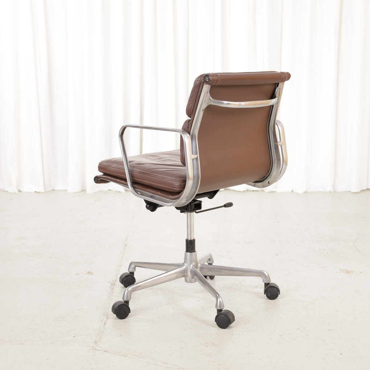 Rear three-quarter view of the Soft Pad chair