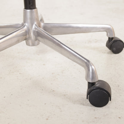 Metal five-star base and castors of the office chair