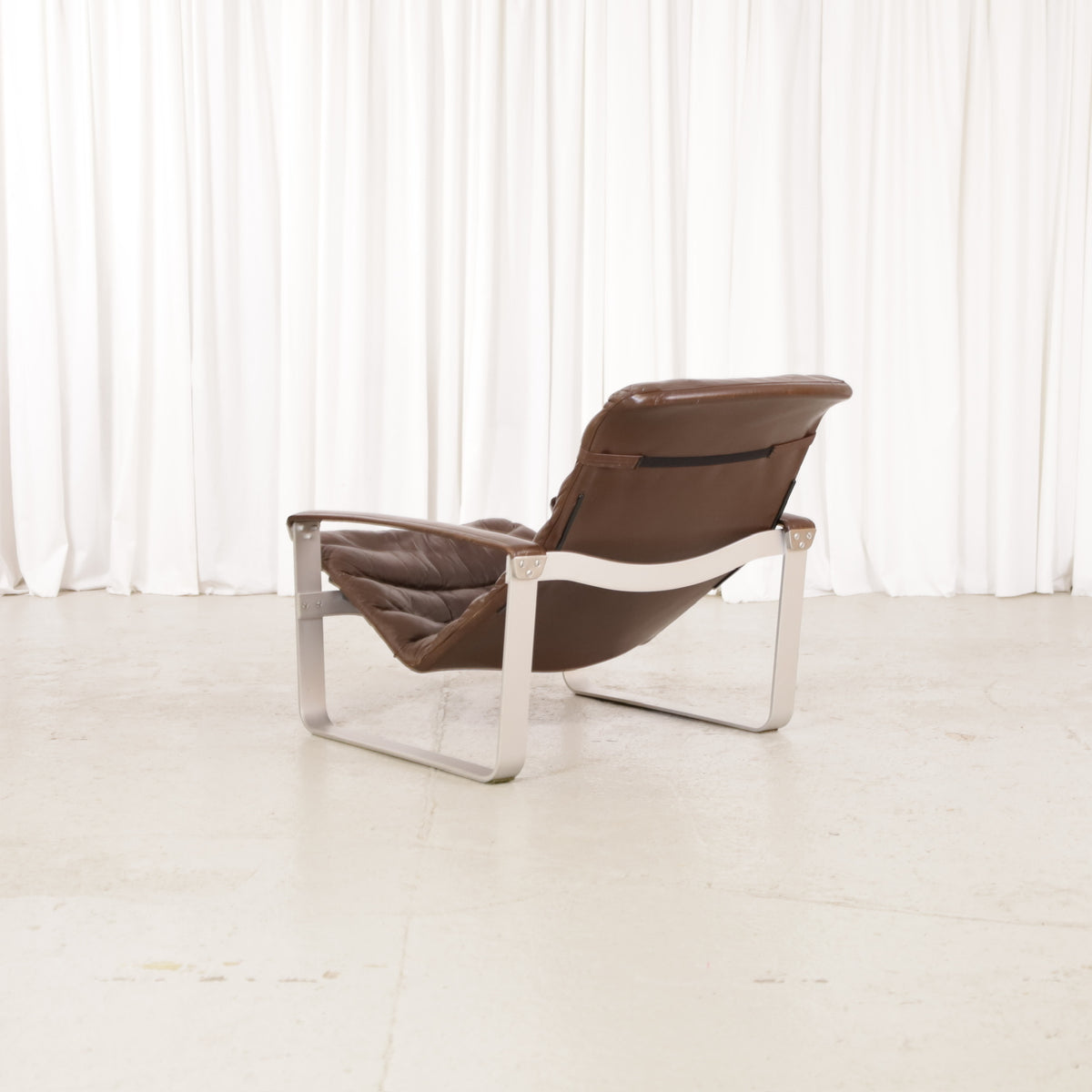 Ilmari Lappalainen Pulkka Lounge Chair in Brown Leather for Asko, brown leather upholstery and headrest detail on Pulkka lounge chair