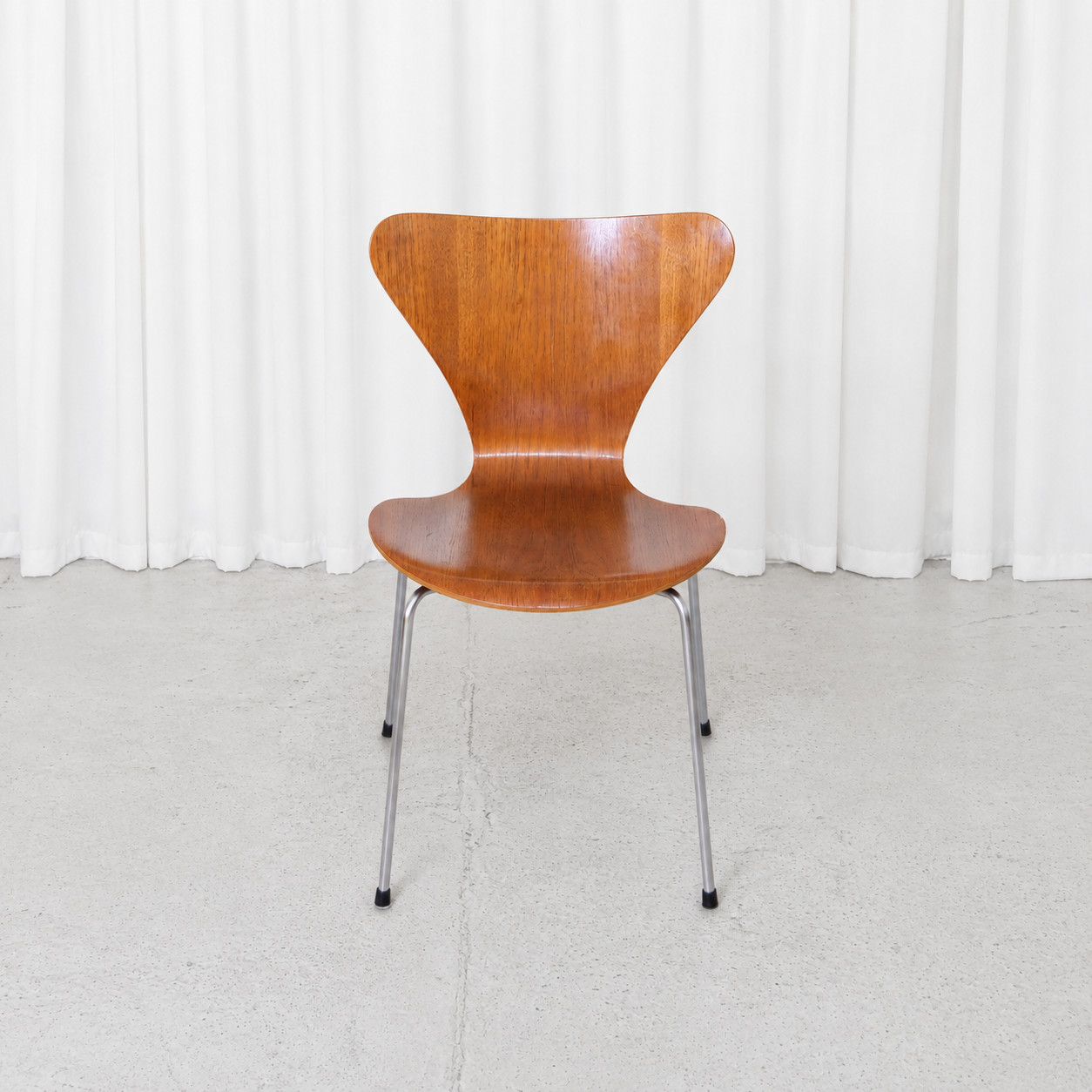 Fritz Hansen Series 7 Chair in Teak by Arne Jacobsen