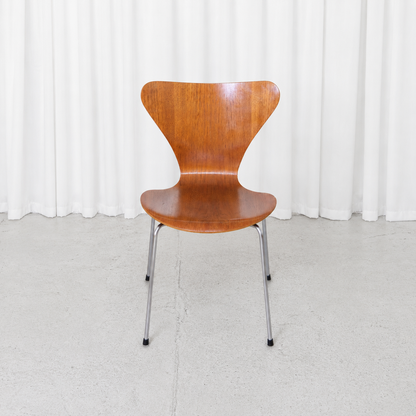 Fritz Hansen Series 7 Chair in Teak by Arne Jacobsen