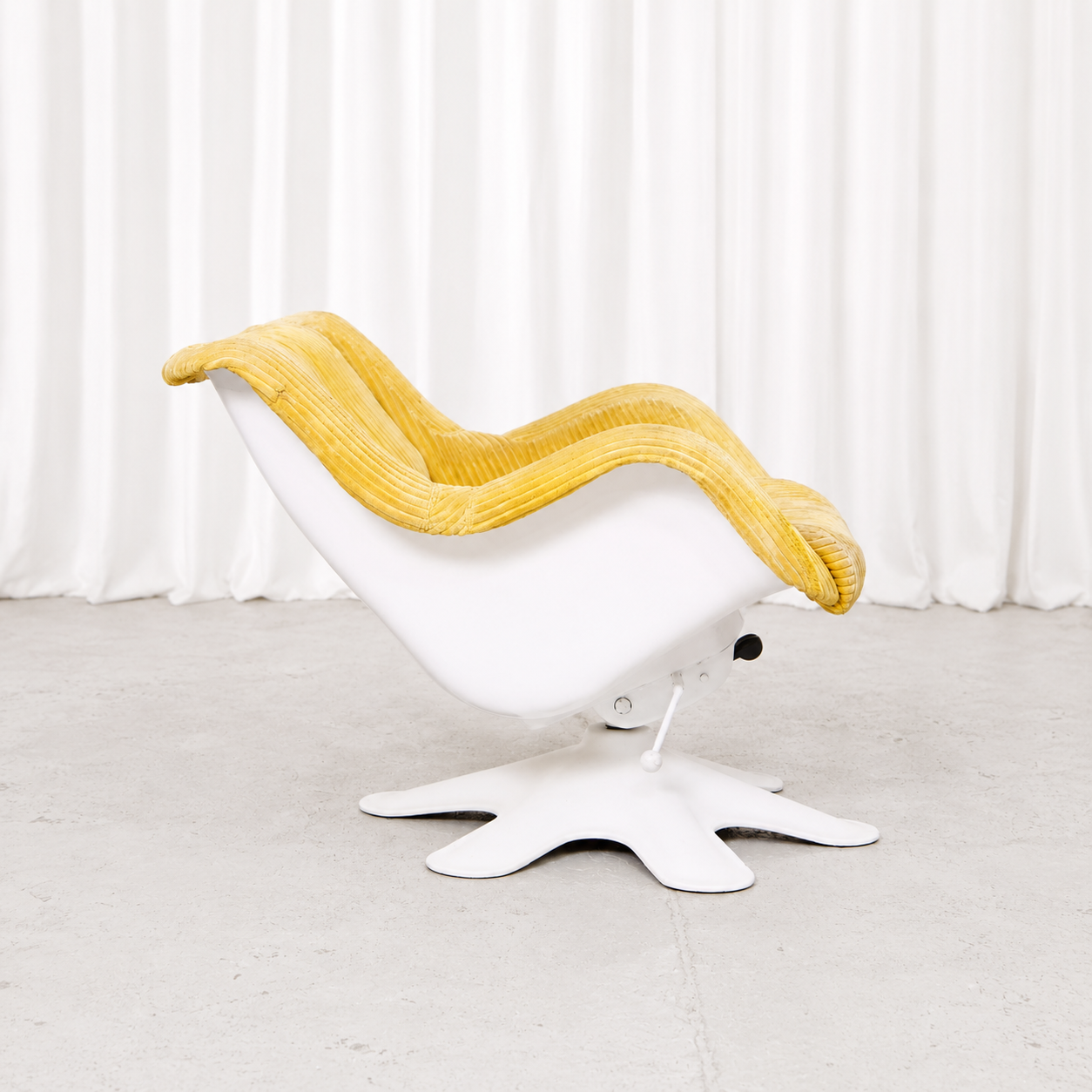 Yrjö Kukkapuro 418 Armchair in Yellow Corduroy