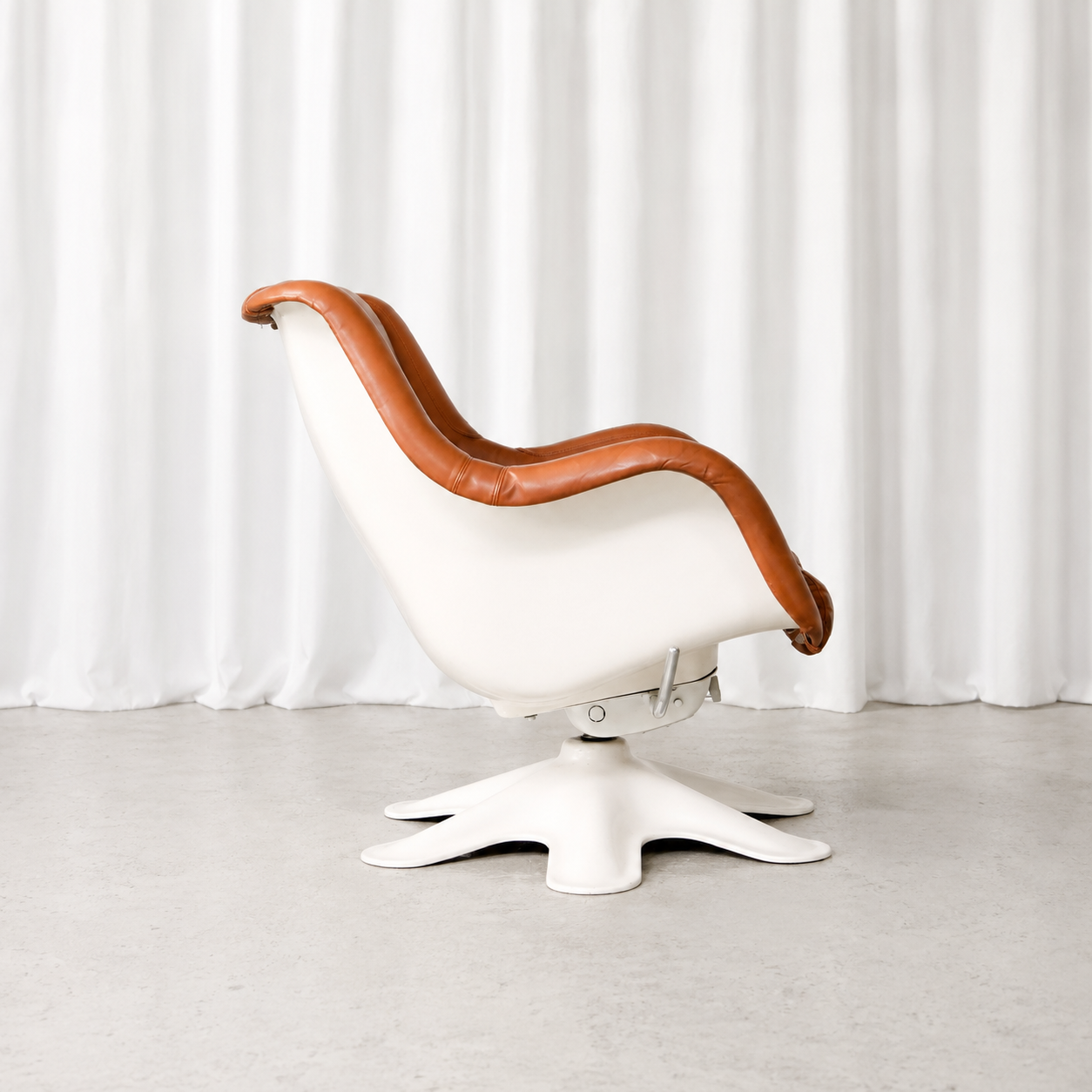 Yrjö Kukkapuro Karuselli 418 Swivel Lounge Chair for Haimi in Brown Leather