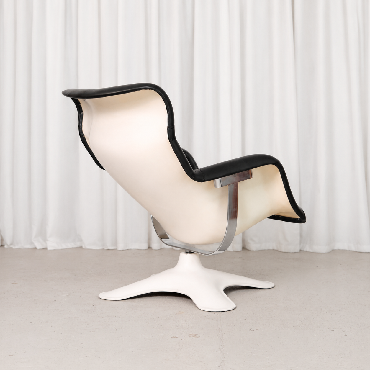 Yrjö Kukkapuro Karuselli Lounge Chair and Ottoman in Black Leather, Haimi