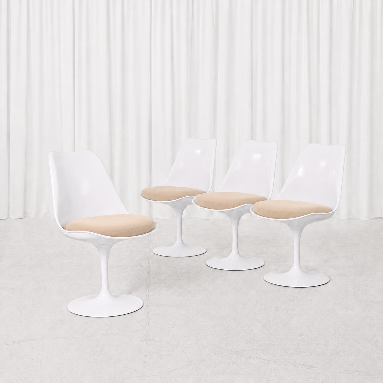 Eero Saarinen Tulip Chair for Knoll in White and Red