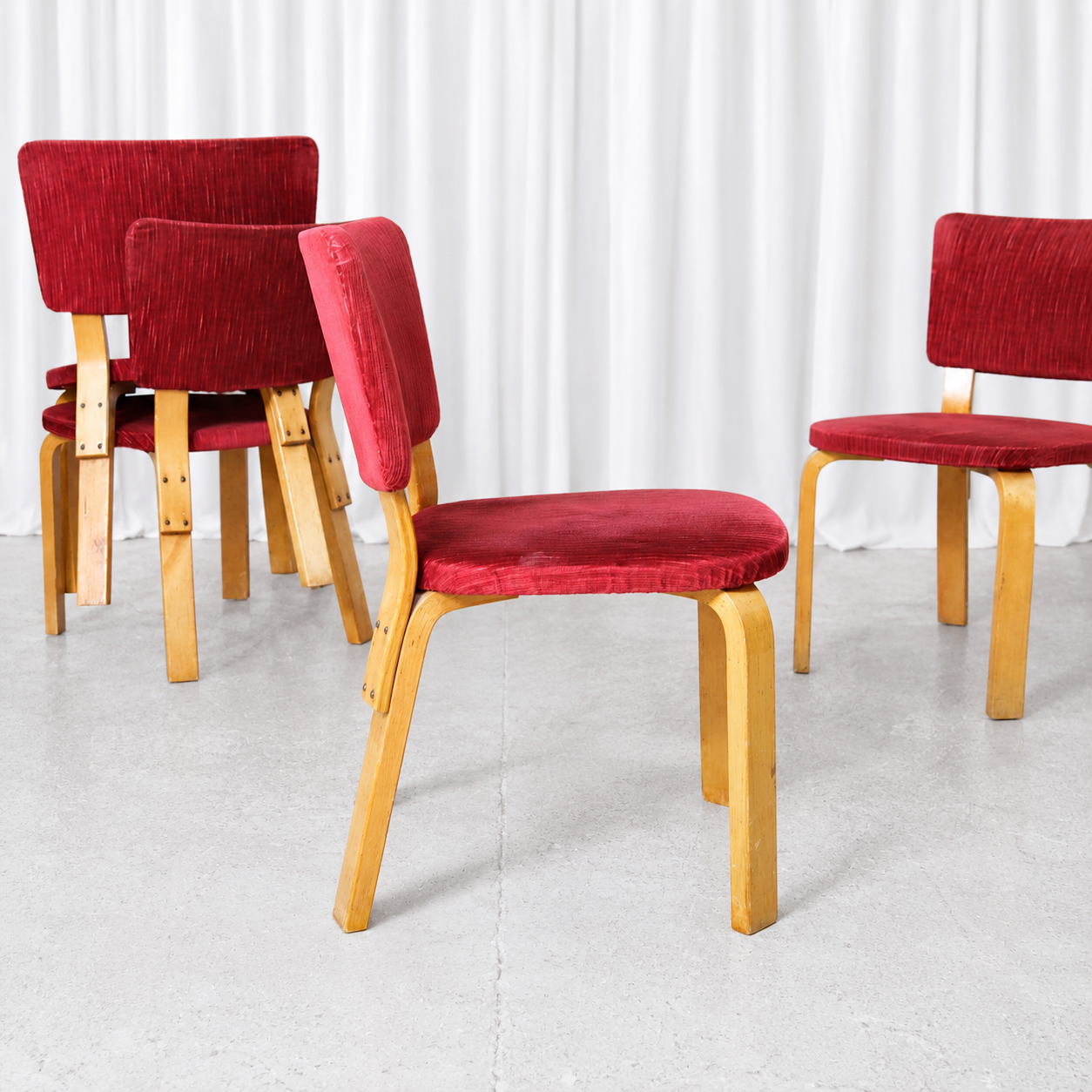 Alvar Aalto Chair 62 for Artek, Red Upholstery