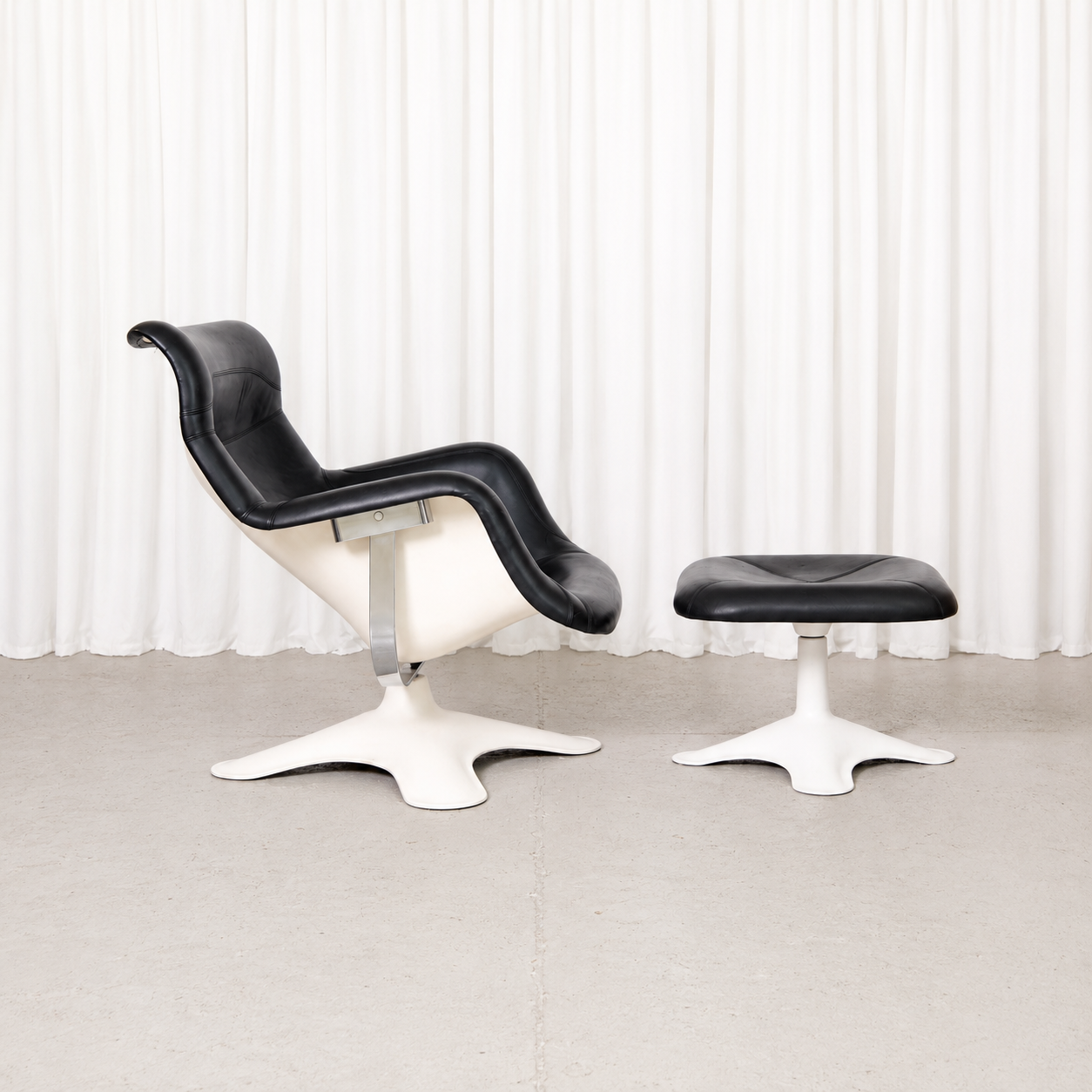 Yrjö Kukkapuro Karuselli Lounge Chair and Ottoman in Black Leather, Haimi