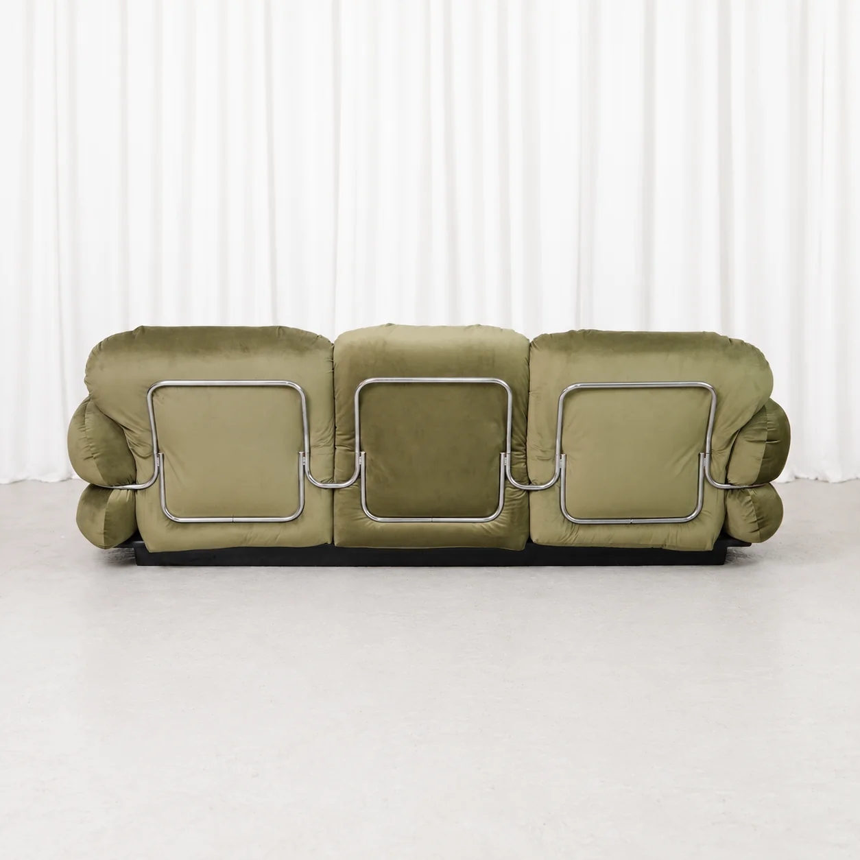 Hannibal sohva – Isku, Designed by Kurt Hvitsjö ja Custom Upholstery