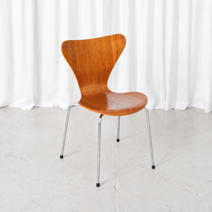Fritz Hansen Series 7 Chair in Teak by Arne Jacobsen