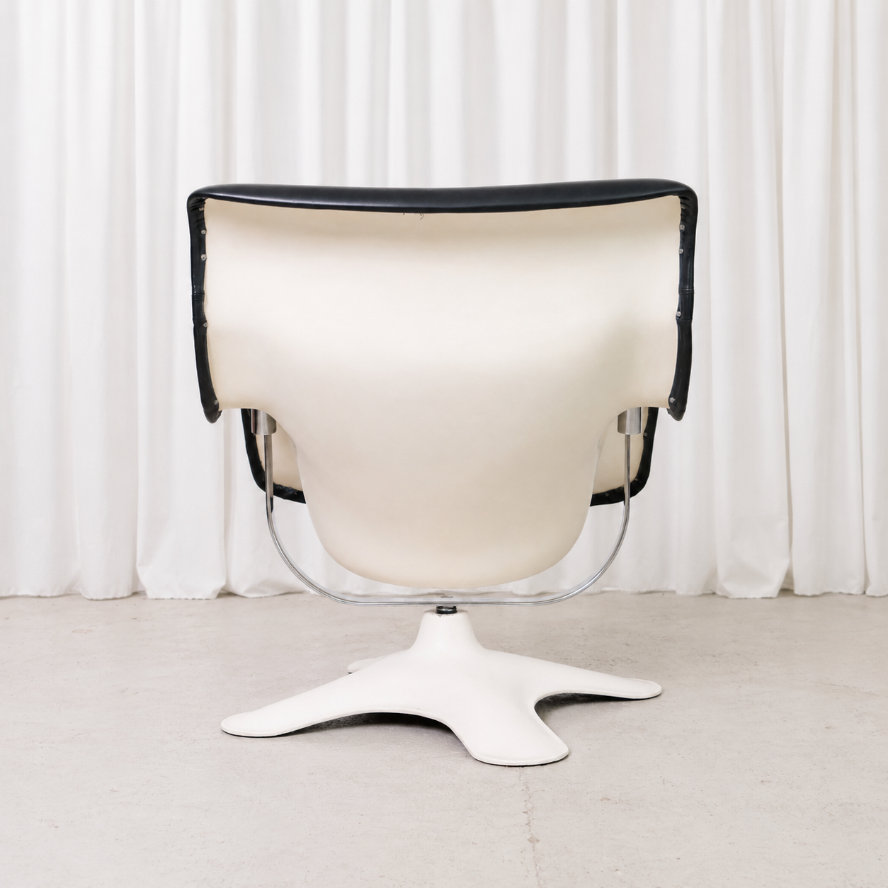 Yrjö Kukkapuro Karuselli Lounge Chair and Ottoman in Black Leather, Haimi
