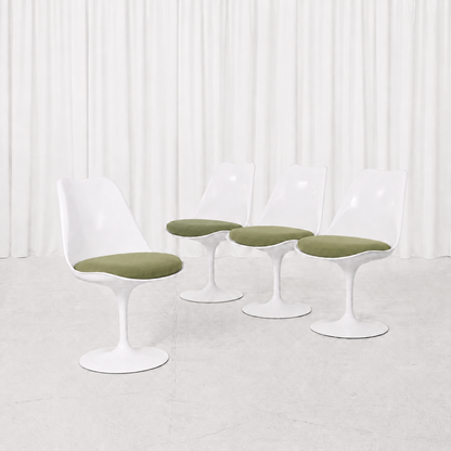 Eero Saarinen Tulip Chair for Knoll in White and Red