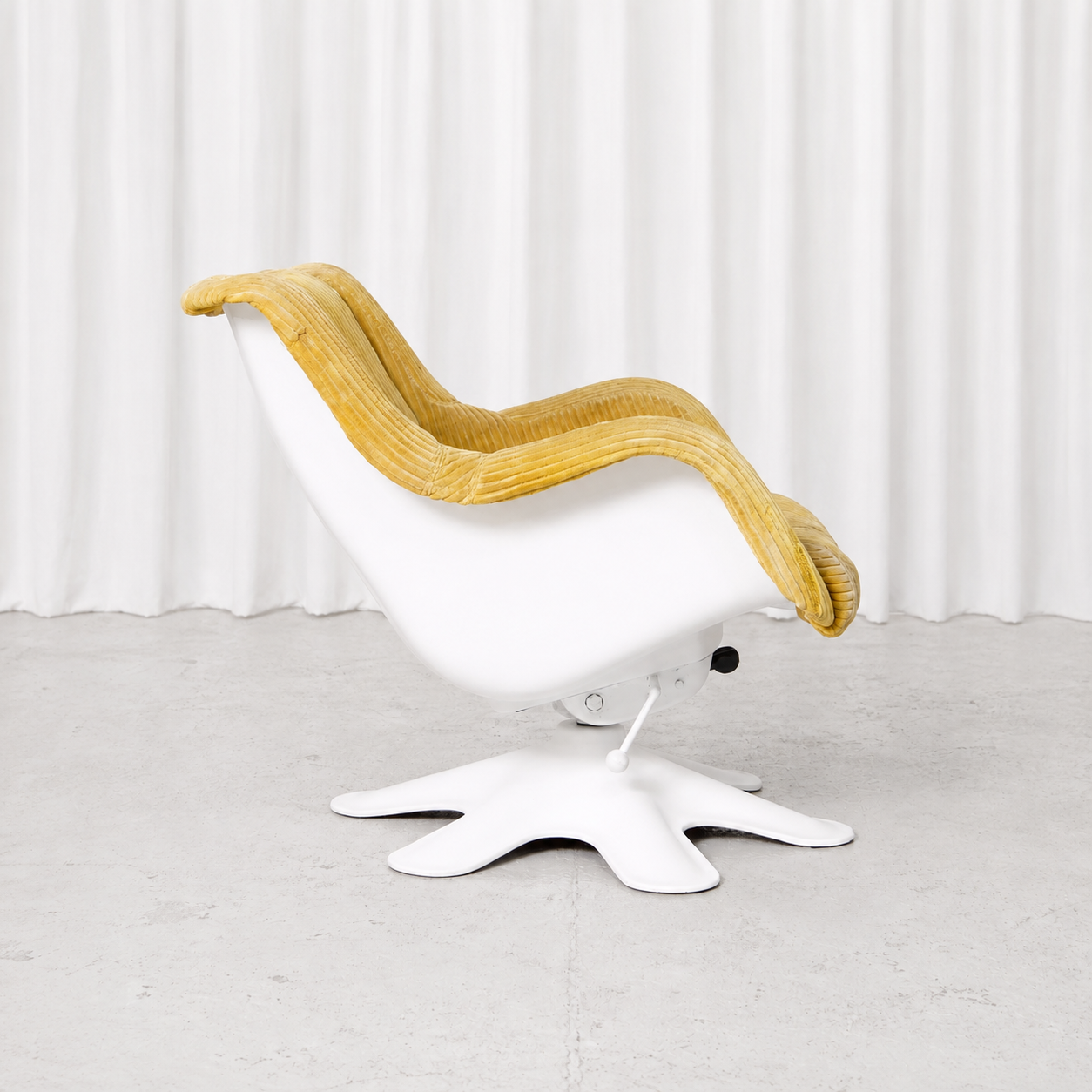 Yrjö Kukkapuro 418 Armchair in Yellow Corduroy
