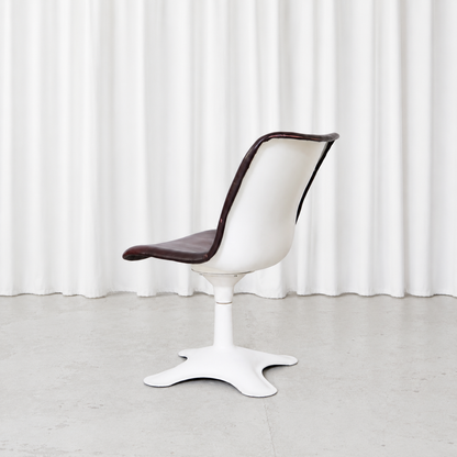 Yrjö Kukkapuro Junior Swivel Chair in Leather