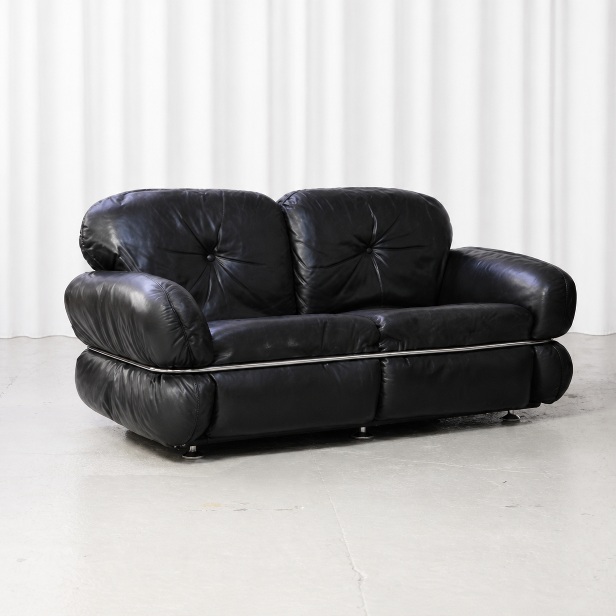 1970s Isku Hannibal two-seater sofa by Kurt Hvitsjö in black leather, front view.