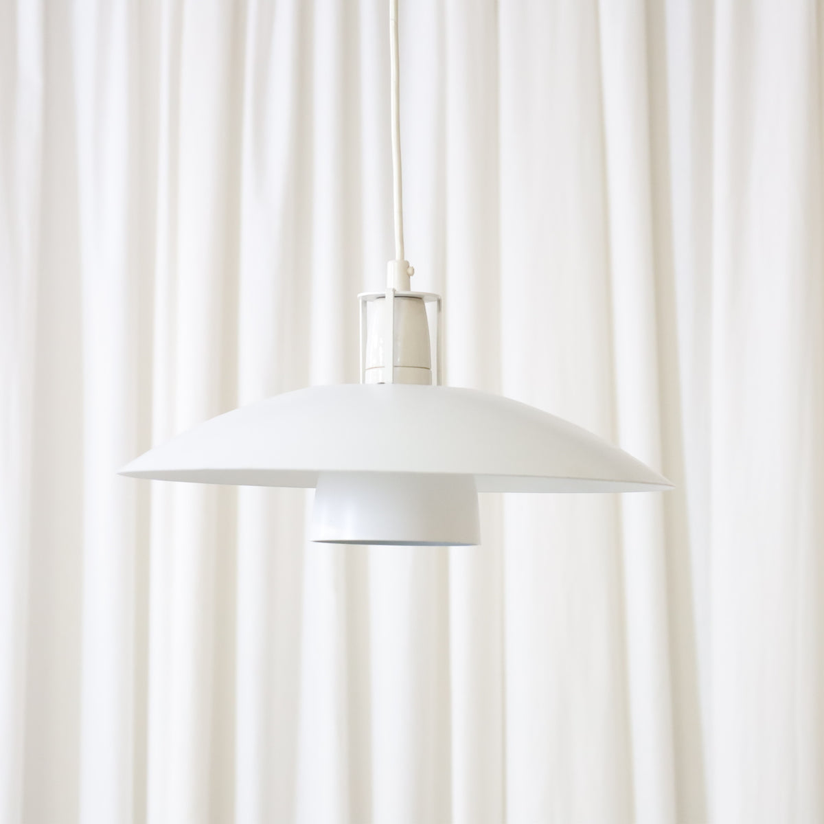 Juha Leiviskä JL340 Pendant Lamp for Valaisinpaja, juha Leiviskä JL340 white pendant lamp, front view