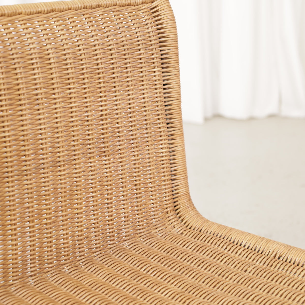Knoll MR10 rattan chair by Ludwig Mies van der Rohe, rattan and chrome detail