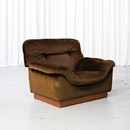Front three-quarter view of the brown velvet Lepo Finn armchair